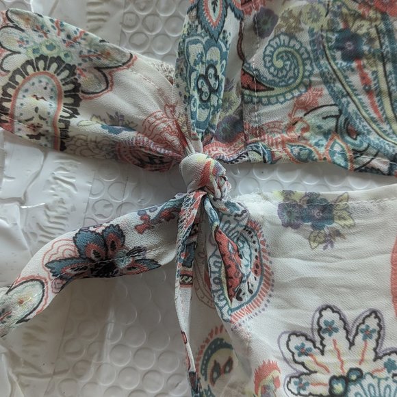 Almost Famous Size Medium Scoop Neck Paisley Top - Picture 9 of 11